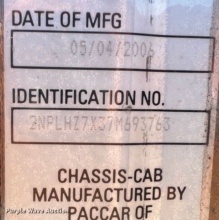 image for item KR9556 2007 Peterbilt 335  truck cab and chassis