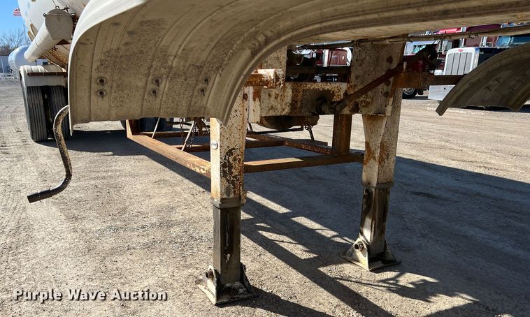 image for item KR9560 1969 Lubbock  tank trailer