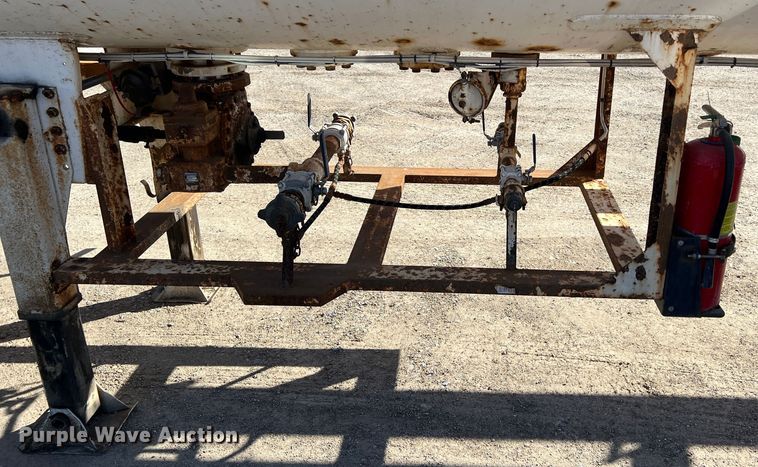 image for item KR9560 1969 Lubbock  tank trailer