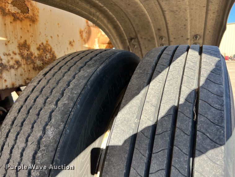 image for item KR9560 1969 Lubbock  tank trailer