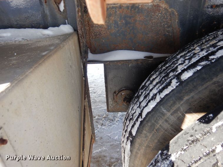 image for item KU9825 2000 Transcraft  flatbed trailer