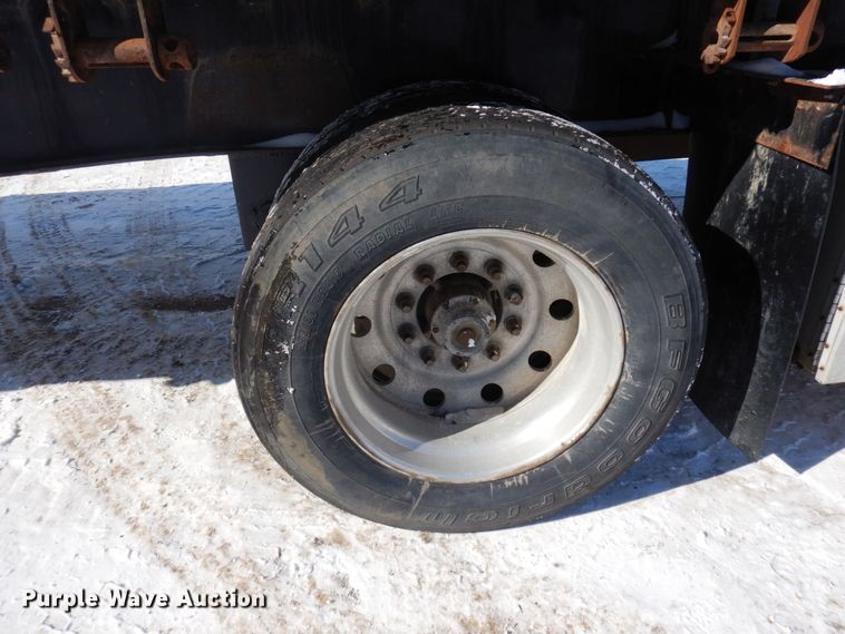 image for item KU9825 2000 Transcraft  flatbed trailer