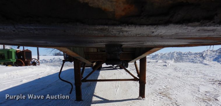 image for item KU9827 1992 Wilson  flatbed trailer