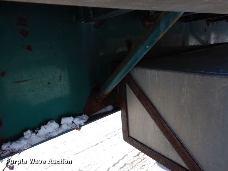 image for item KU9827 1992 Wilson  flatbed trailer