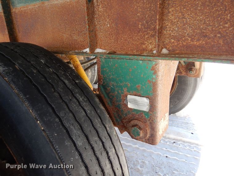 image for item KU9827 1992 Wilson  flatbed trailer