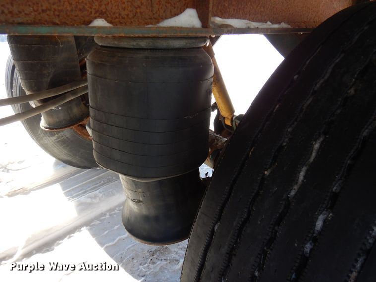 image for item KU9827 1992 Wilson  flatbed trailer