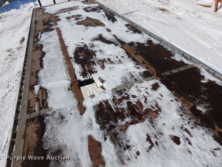 image for item KU9827 1992 Wilson  flatbed trailer