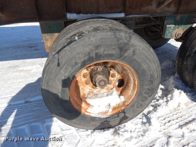 image for item KU9827 1992 Wilson  flatbed trailer
