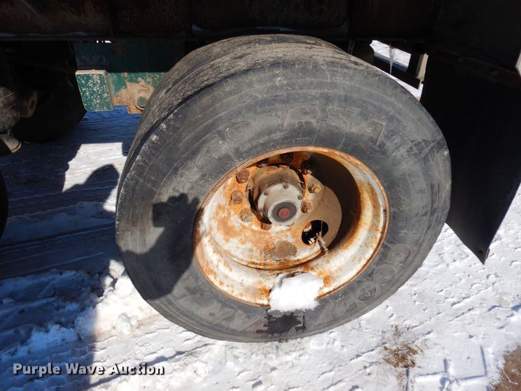 image for item KU9827 1992 Wilson  flatbed trailer