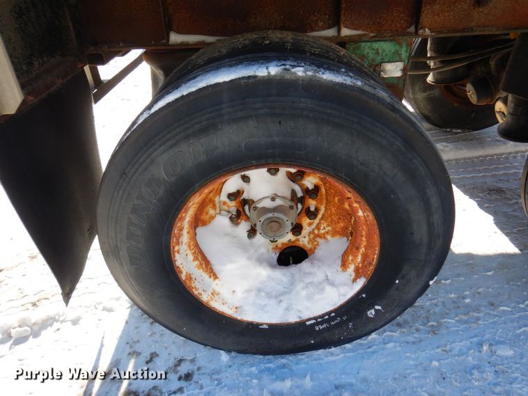 image for item KU9827 1992 Wilson  flatbed trailer