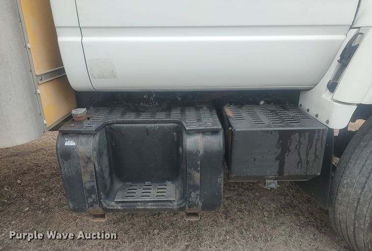 image for item LG9606 1999 GMC C6500  box truck