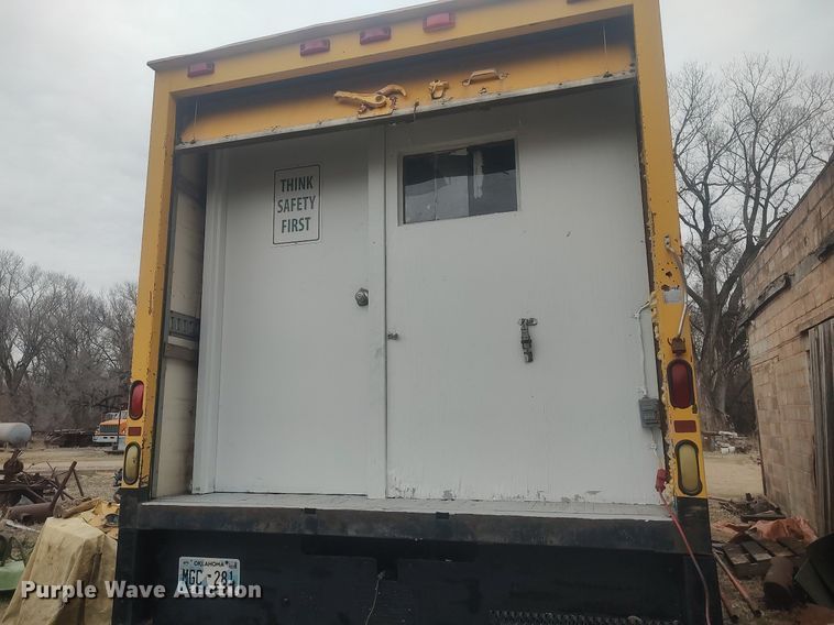 image for item LG9606 1999 GMC C6500  box truck