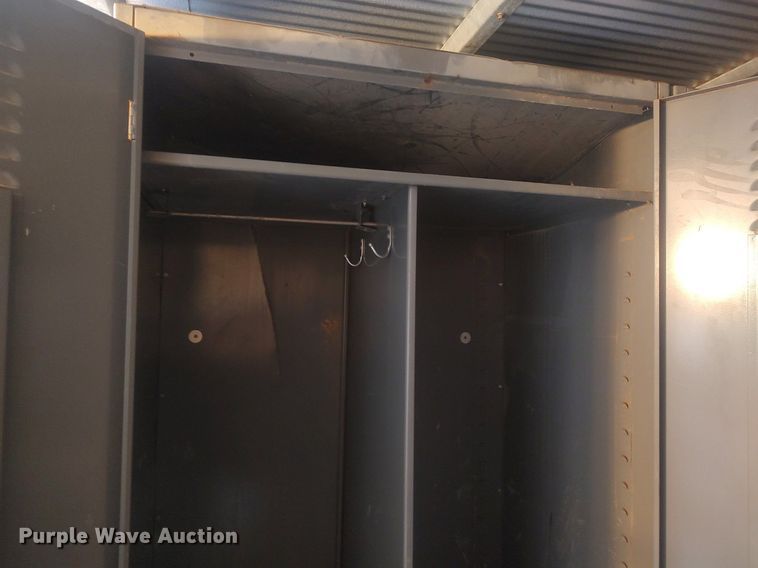 image for item LG9606 1999 GMC C6500  box truck