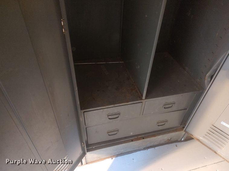 image for item LG9606 1999 GMC C6500  box truck