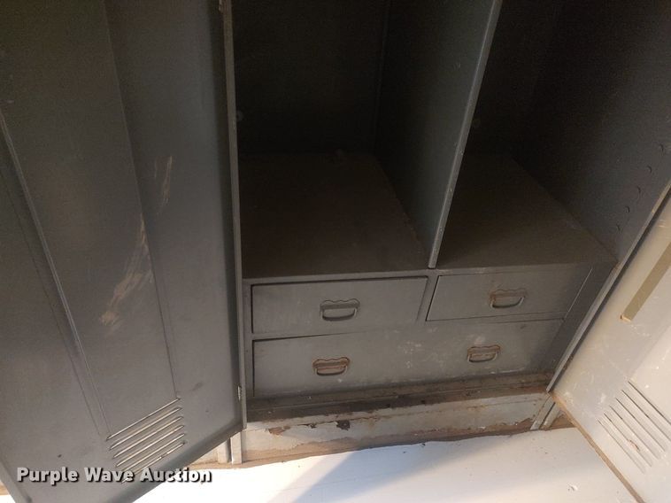 image for item LG9606 1999 GMC C6500  box truck