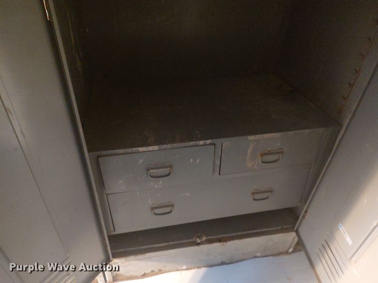 image for item LG9606 1999 GMC C6500  box truck