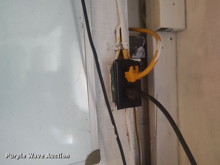 image for item LG9606 1999 GMC C6500  box truck