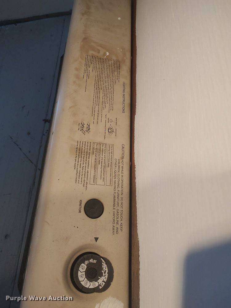 image for item LG9606 1999 GMC C6500  box truck