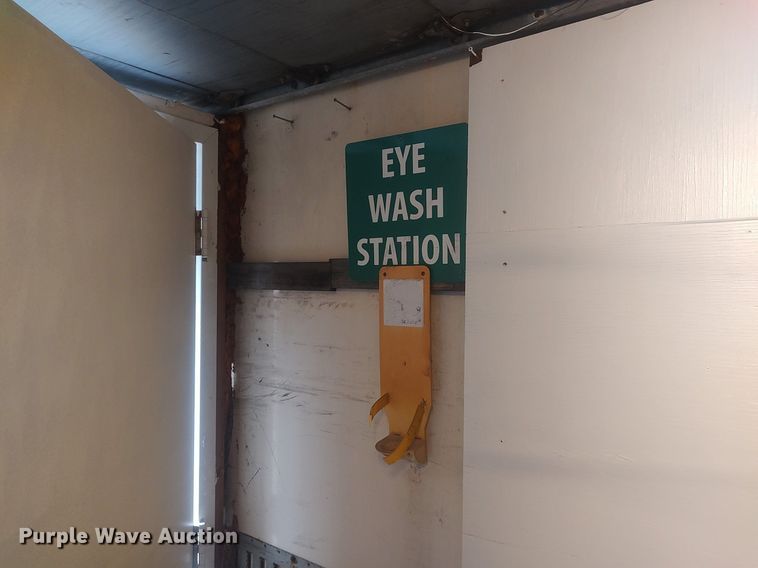 image for item LG9606 1999 GMC C6500  box truck