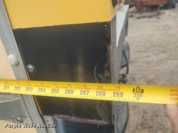 image for item LG9606 1999 GMC C6500  box truck