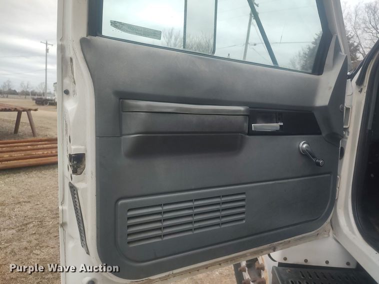 image for item LG9606 1999 GMC C6500  box truck