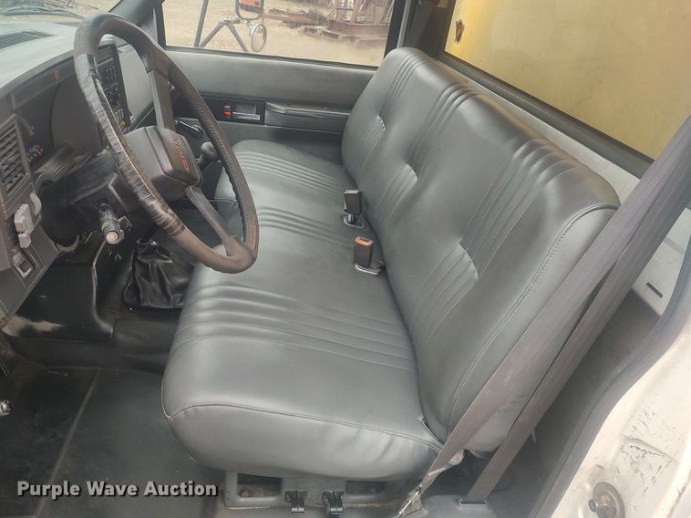 image for item LG9606 1999 GMC C6500  box truck