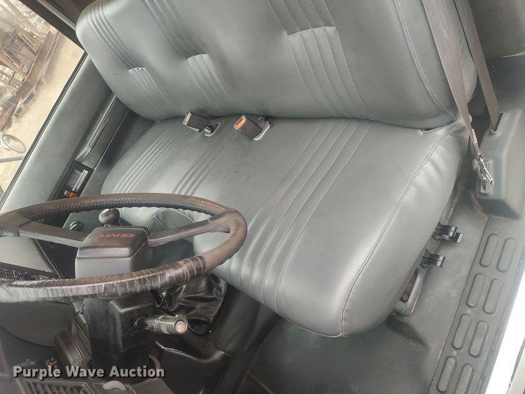 image for item LG9606 1999 GMC C6500  box truck