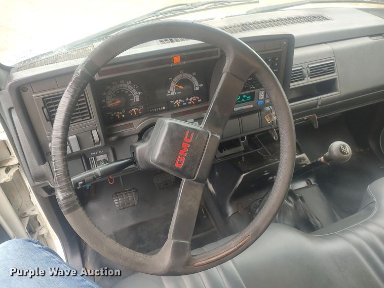 image for item LG9606 1999 GMC C6500  box truck