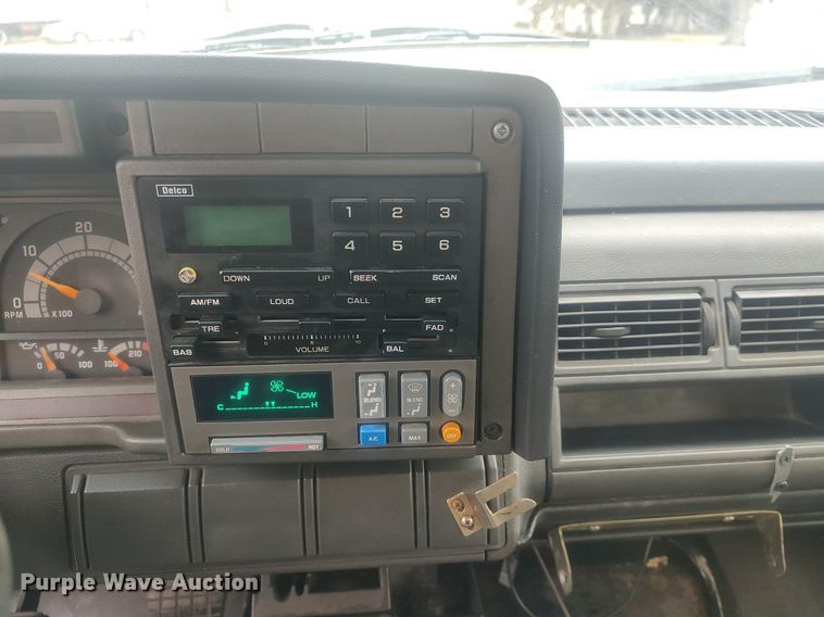 image for item LG9606 1999 GMC C6500  box truck