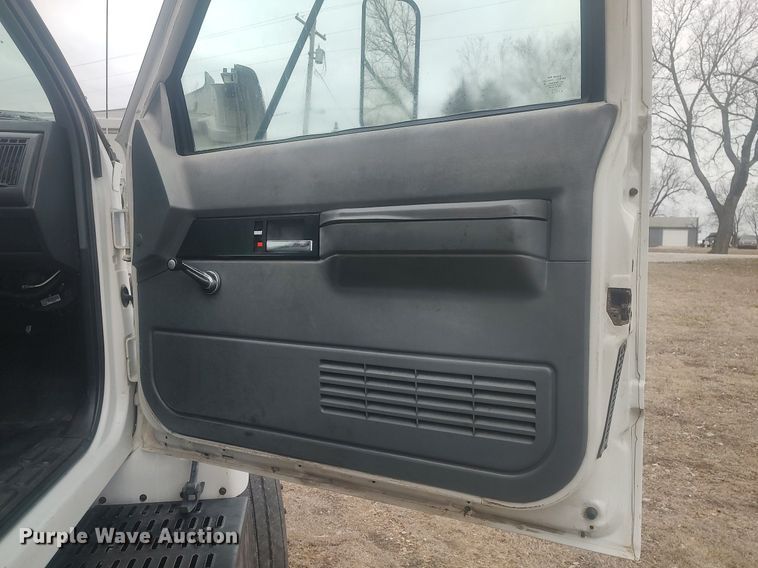 image for item LG9606 1999 GMC C6500  box truck