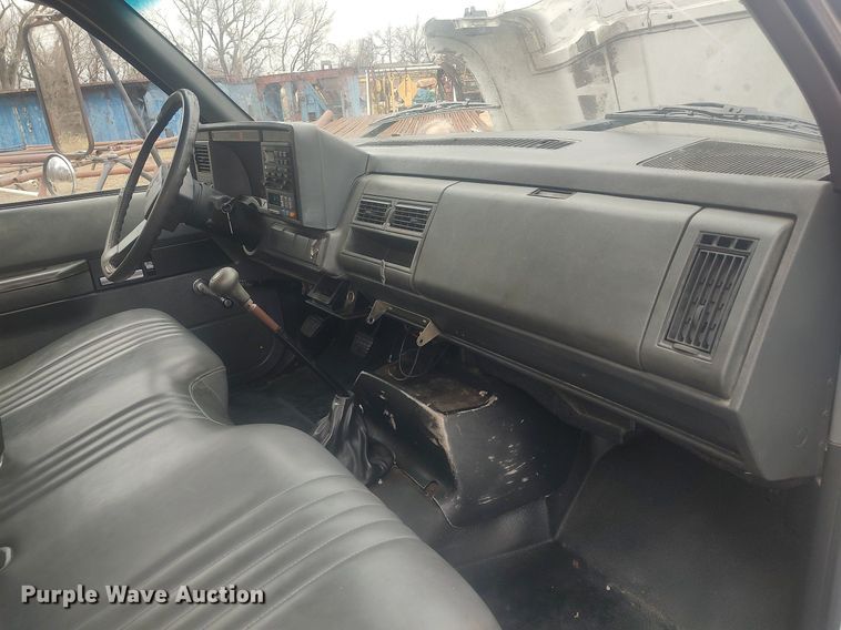 image for item LG9606 1999 GMC C6500  box truck