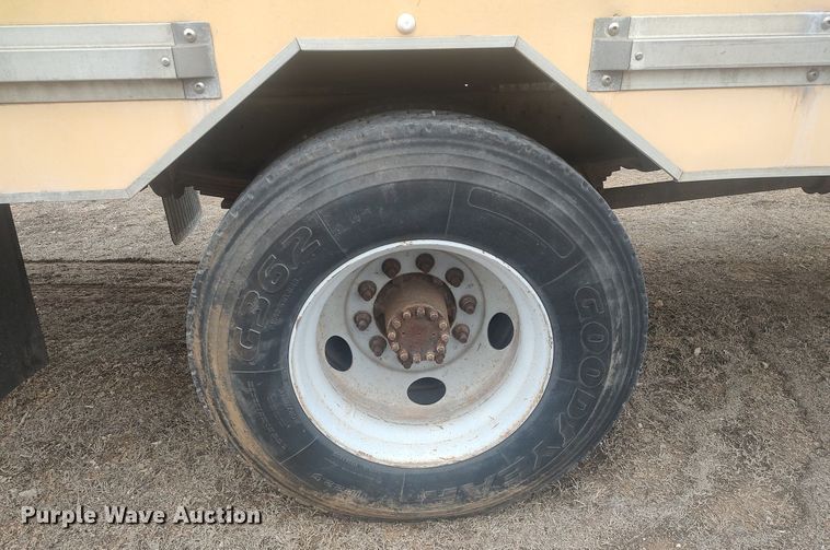 image for item LG9606 1999 GMC C6500  box truck