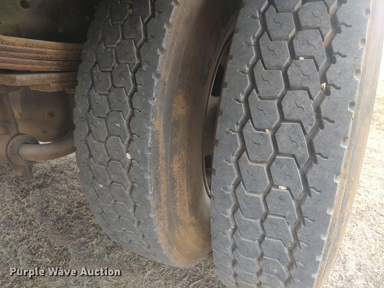 image for item LG9606 1999 GMC C6500  box truck