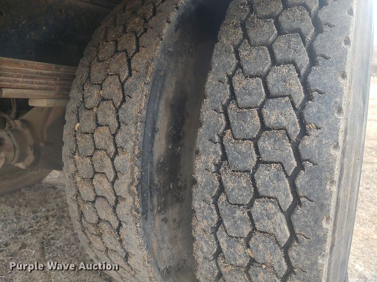 image for item LG9606 1999 GMC C6500  box truck