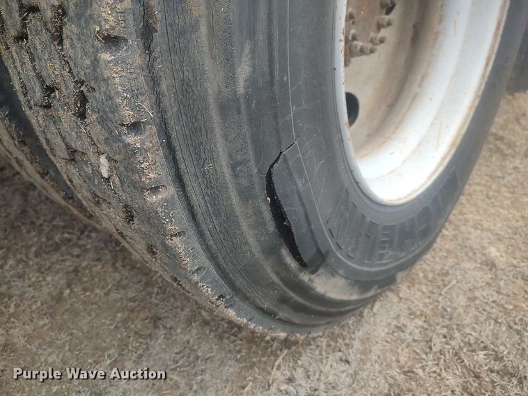 image for item LG9606 1999 GMC C6500  box truck