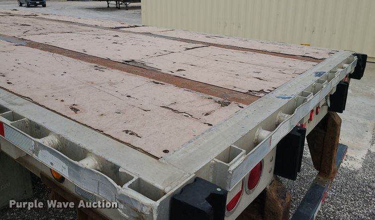 image for item LH9849 2009 Wilson CF900  flatbed trailer