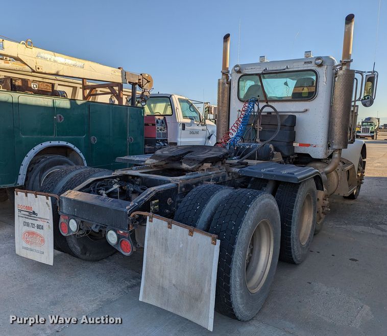 image for item LK9463 2007 Peterbilt 379  semi truck