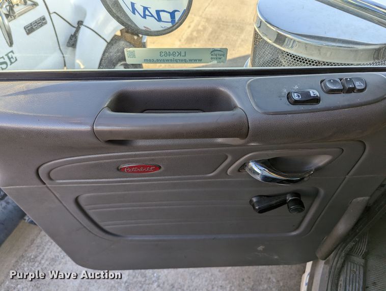 image for item LK9463 2007 Peterbilt 379  semi truck