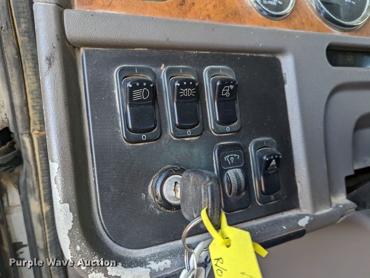 image for item LK9463 2007 Peterbilt 379  semi truck