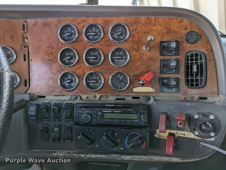 image for item LK9463 2007 Peterbilt 379  semi truck