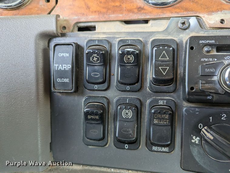 image for item LK9463 2007 Peterbilt 379  semi truck