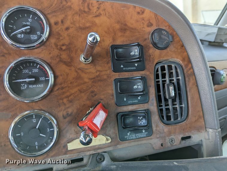 image for item LK9463 2007 Peterbilt 379  semi truck