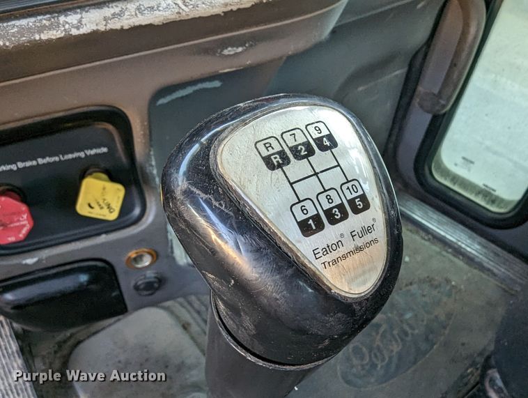 image for item LK9463 2007 Peterbilt 379  semi truck