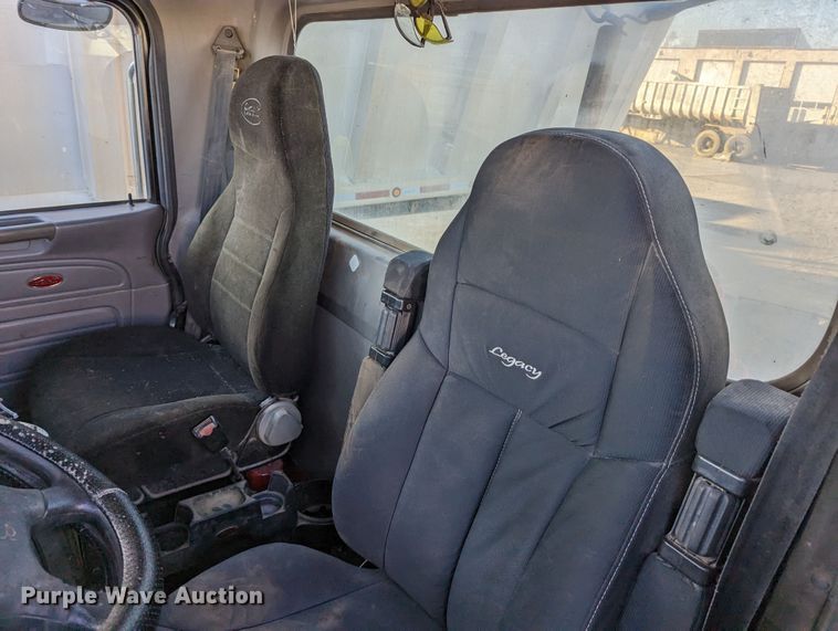 image for item LK9463 2007 Peterbilt 379  semi truck