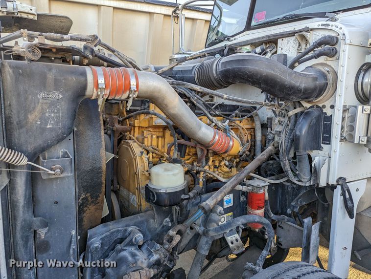 image for item LK9463 2007 Peterbilt 379  semi truck