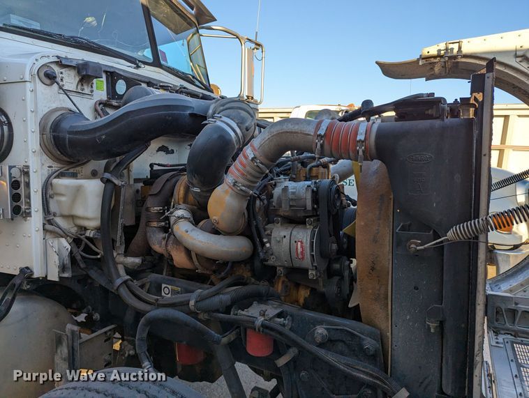 image for item LK9463 2007 Peterbilt 379  semi truck