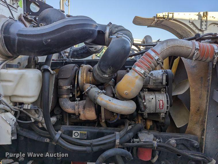 image for item LK9463 2007 Peterbilt 379  semi truck