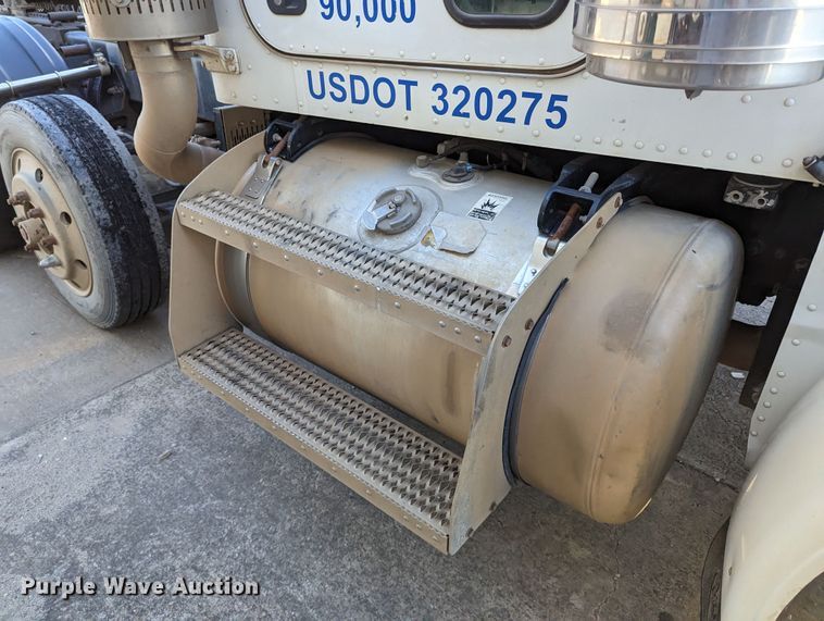 image for item LK9463 2007 Peterbilt 379  semi truck