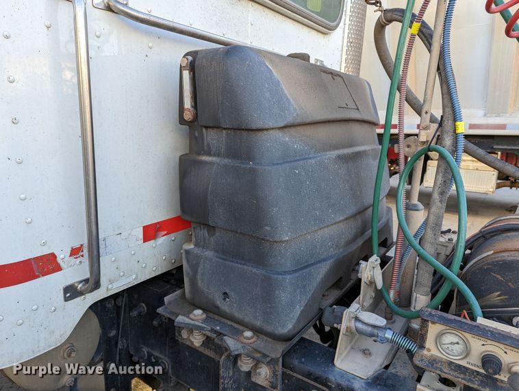 image for item LK9463 2007 Peterbilt 379  semi truck