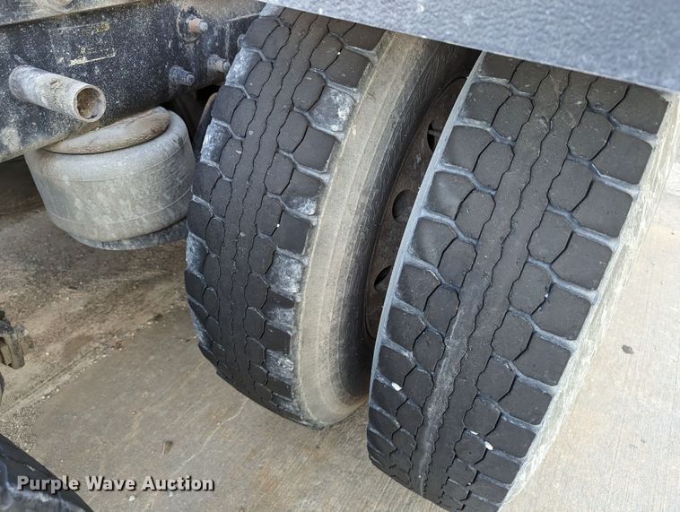 image for item LK9463 2007 Peterbilt 379  semi truck